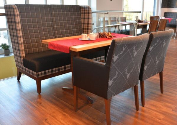 Ohrensesselbank Kantinenbank, gepolstert, Sichtschutz, verbesserte Akustik durch Stoffbezug