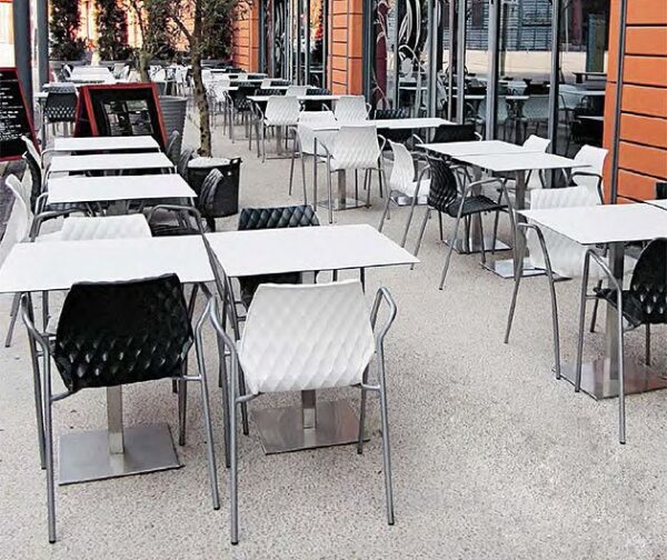 Outdoorstuhl u5 mit Armlehnen, weiß und schwarz, Aussenbereich