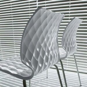 Stühle mit Kunststoffschale U5 in der Kantine