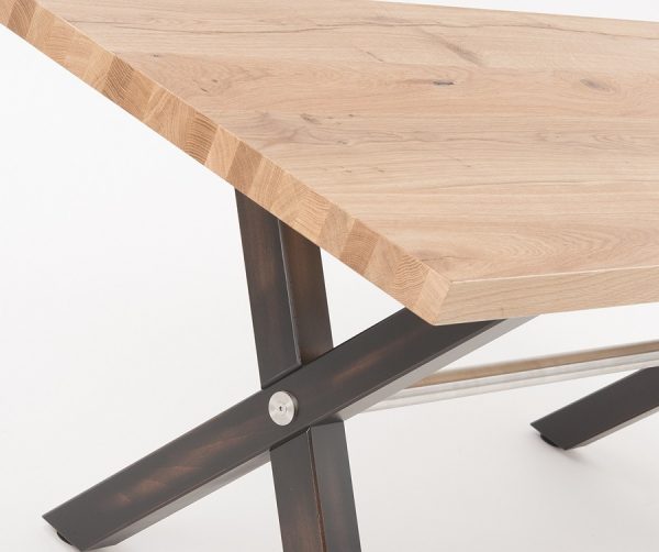 Kantinentisch S3019 mit Kreuzgestell aus Massivholz Kantinentisch S3019 mit Kreuzgestell aus Massivholz