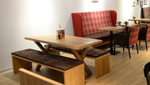 Kantinentisch SN-30190 Gestell X-Form aus Holz