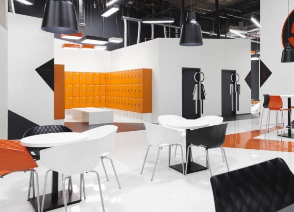 Sessel Kunstatoff in weiss, orange und schwarz