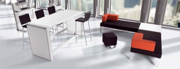 Meeting Points mit Stehtisch und Barhockern Meeting Points mit Stehtisch und Barhockern